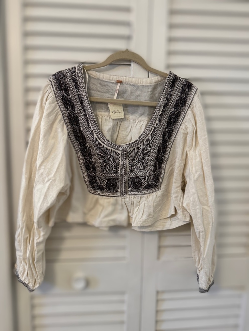 Free People Iggie Embroidered Peasant Blouse Ivory / Black Bean S NWT - Picture 5 of 11